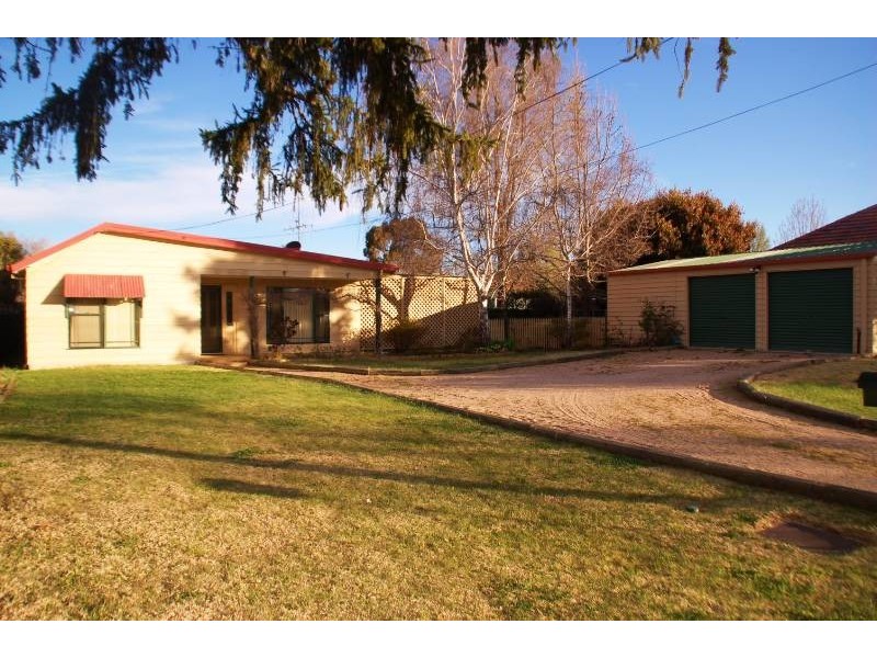 32 Stewart Street, Bathurst NSW 2795