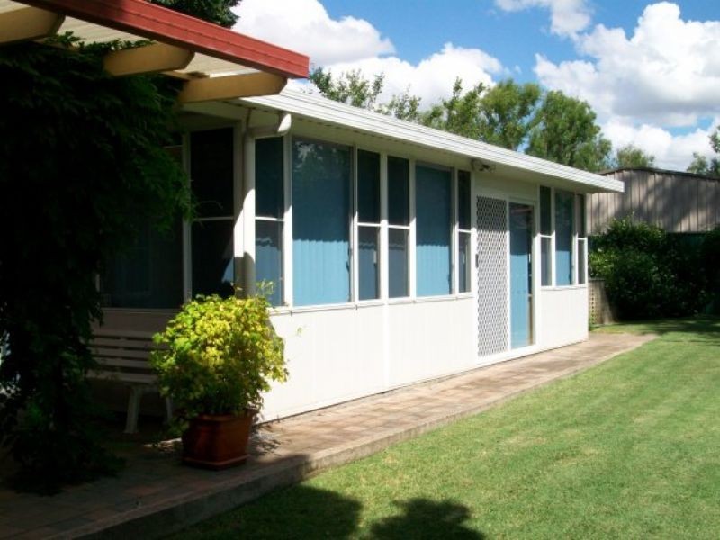 32 Stewart Street, Bathurst NSW 2795