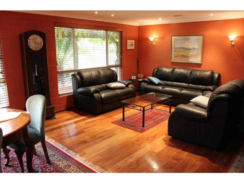 2 Rayburn Drive, Bathurst NSW 2795