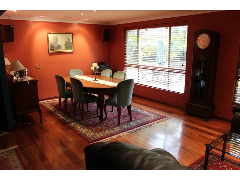 2 Rayburn Drive, Bathurst NSW 2795