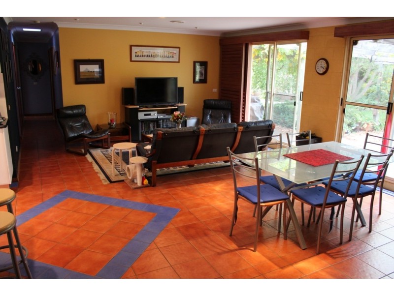 2 Rayburn Drive, Bathurst NSW 2795