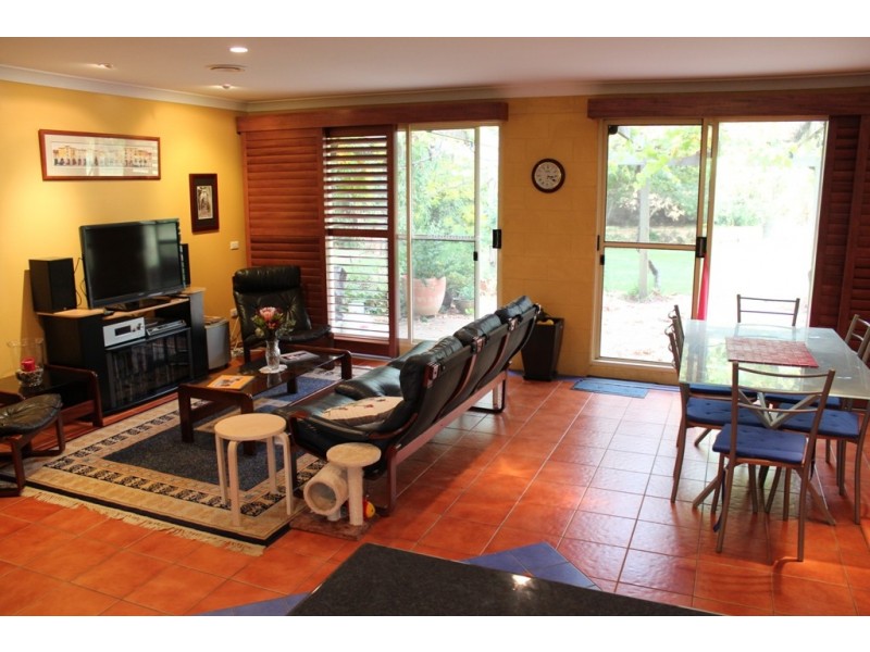 2 Rayburn Drive, Bathurst NSW 2795