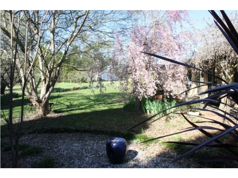 2 Rayburn Drive, Bathurst NSW 2795