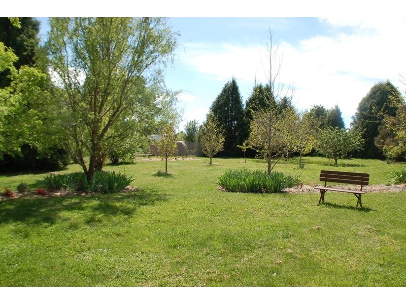 2 Rayburn Drive, Bathurst NSW 2795