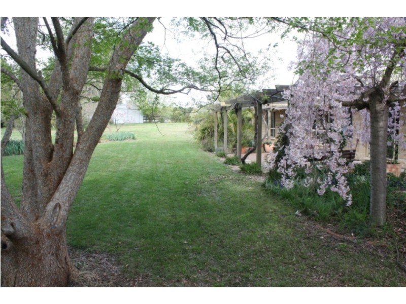 2 Rayburn Drive, Bathurst NSW 2795