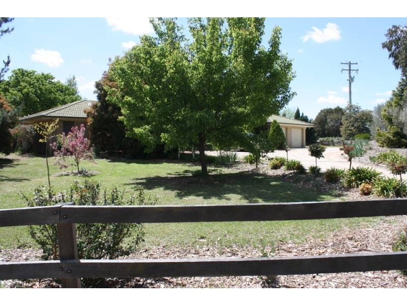 2 Rayburn Drive, Bathurst NSW 2795