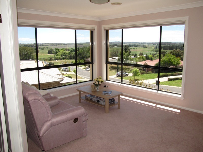 8 Cowpastures Grove, Bathurst NSW 2795