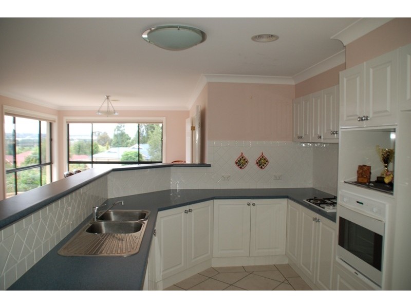 8 Cowpastures Grove, Bathurst NSW 2795