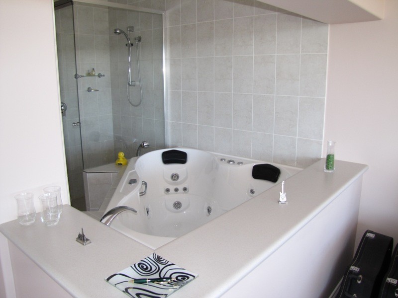 8 Cowpastures Grove, Bathurst NSW 2795