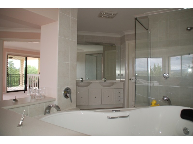 8 Cowpastures Grove, Bathurst NSW 2795