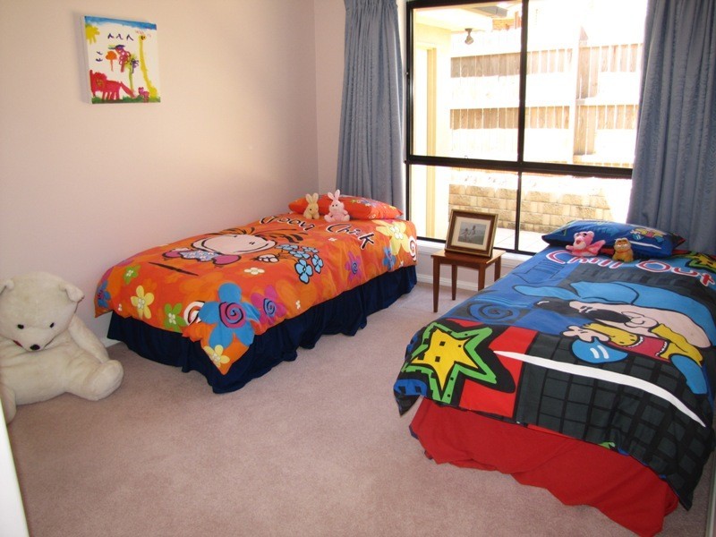 8 Cowpastures Grove, Bathurst NSW 2795