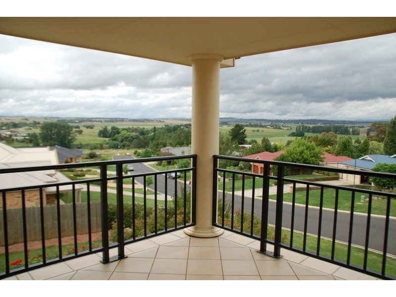 8 Cowpastures Grove, Bathurst NSW 2795