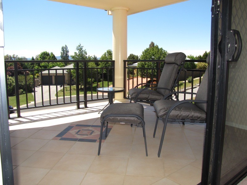 8 Cowpastures Grove, Bathurst NSW 2795