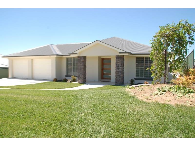 75 Freeman Circuit, Bathurst NSW 2795