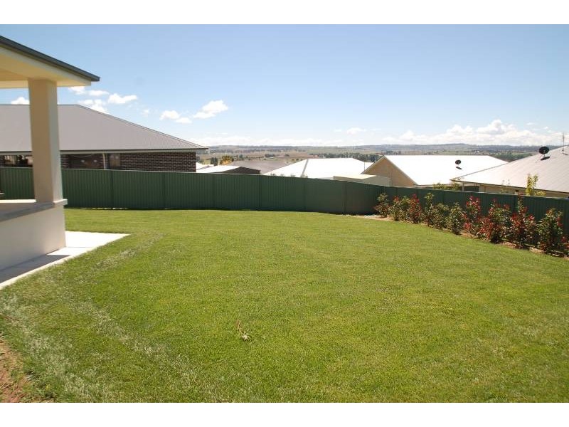 75 Freeman Circuit, Bathurst NSW 2795