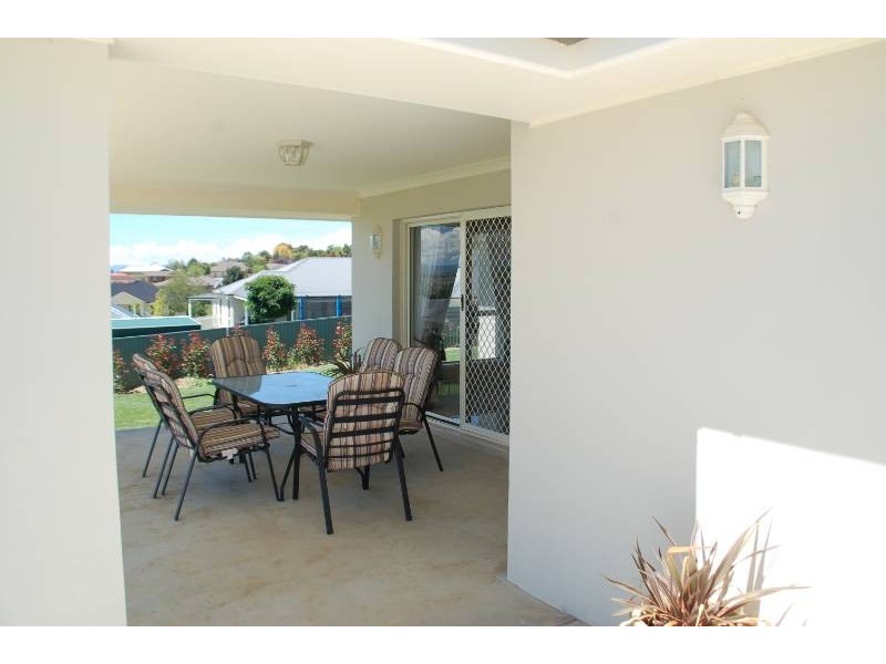 75 Freeman Circuit, Bathurst NSW 2795