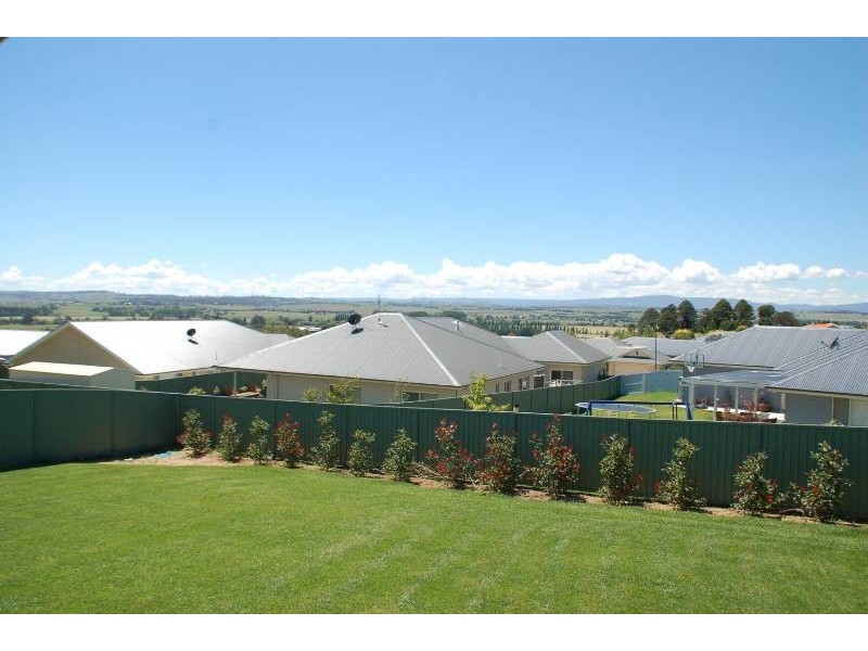 75 Freeman Circuit, Bathurst NSW 2795