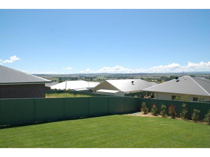75 Freeman Circuit, Bathurst NSW 2795