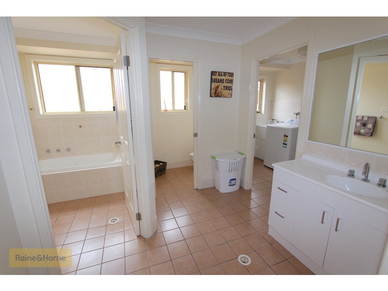 16 Jarrah Court, Kelso NSW 2795