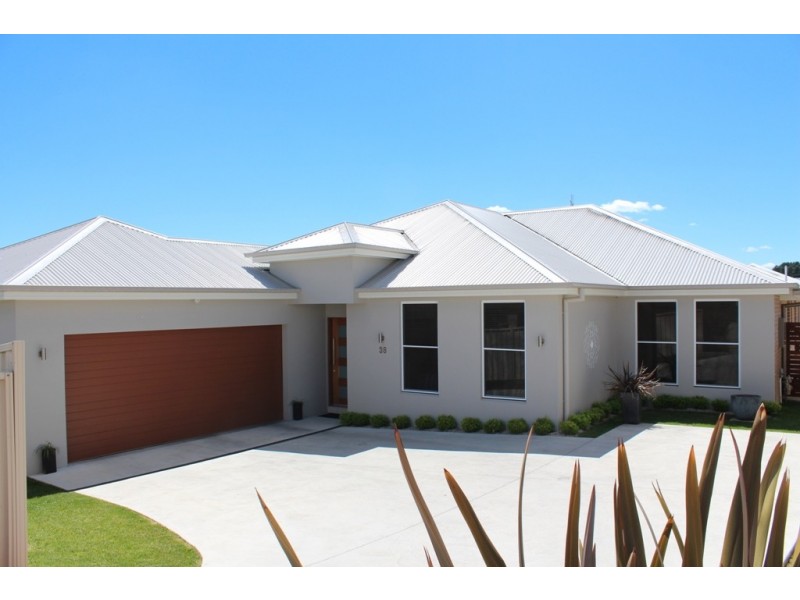 38 Cheviot Drive, Bathurst NSW 2795