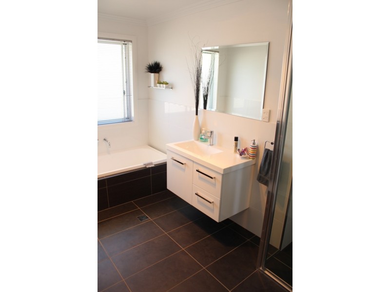 38 Cheviot Drive, Bathurst NSW 2795