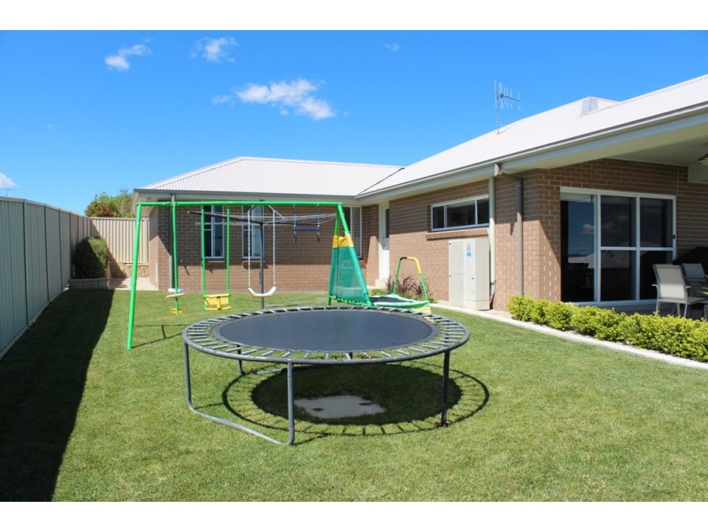 38 Cheviot Drive, Bathurst NSW 2795