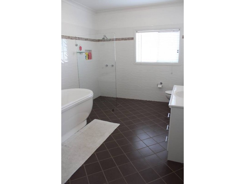 22 Carlyle Avenue, Bathurst NSW 2795