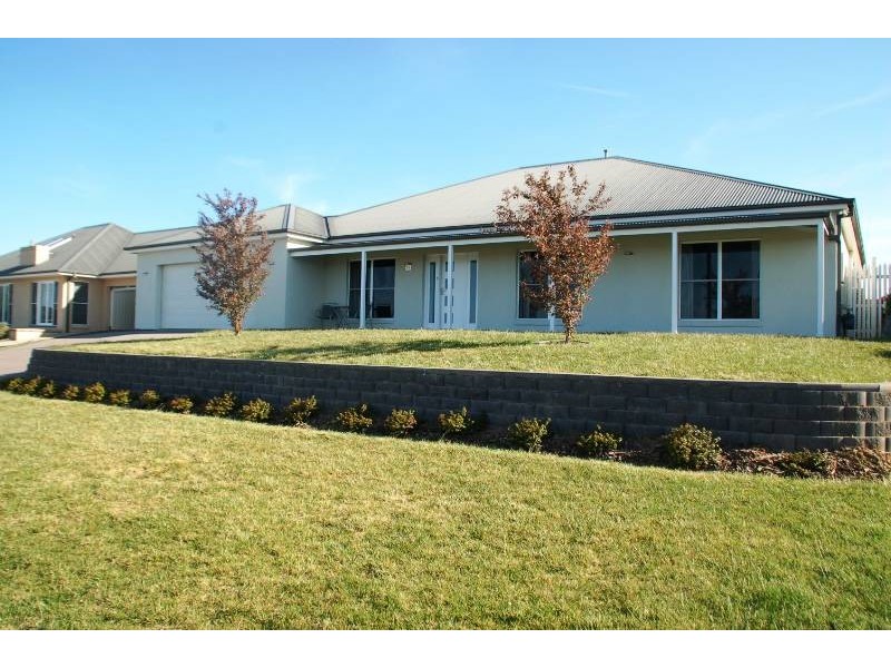 22 Carlyle Avenue, Bathurst NSW 2795