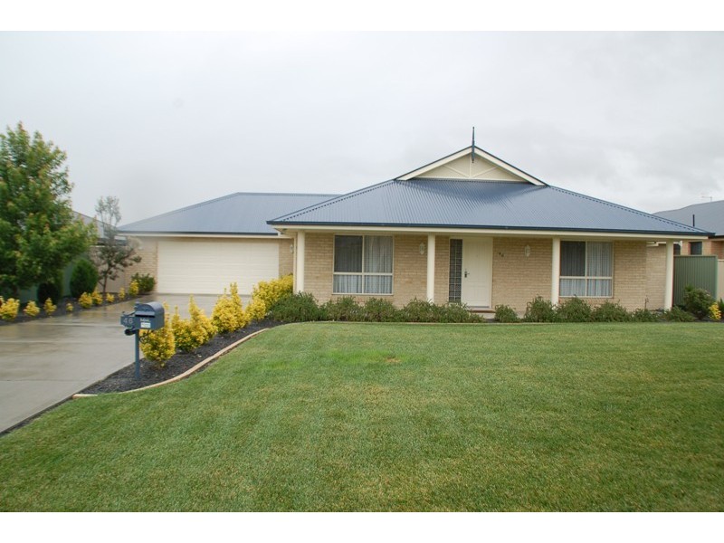 46 Emerald Drive, Bathurst NSW 2795