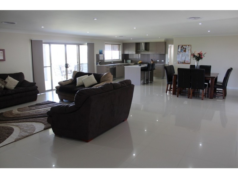 65 Darwin Drive, Bathurst NSW 2795