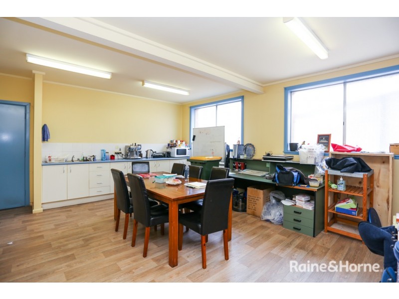 195 Russell Street, Bathurst NSW 2795