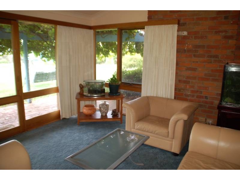 390 Laffing Waters Lane, Kelso NSW 2795