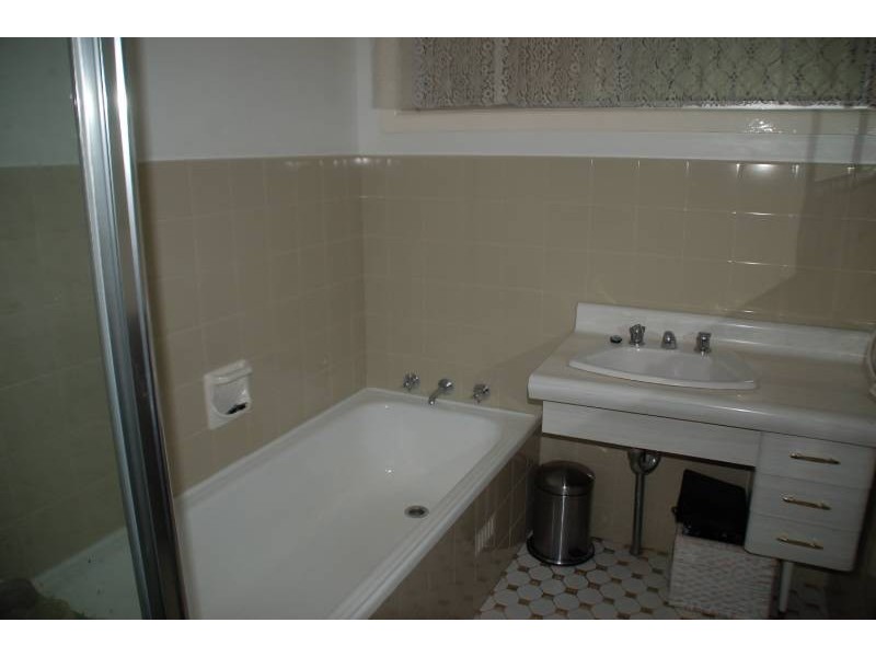 27 White Street, Bathurst NSW 2795