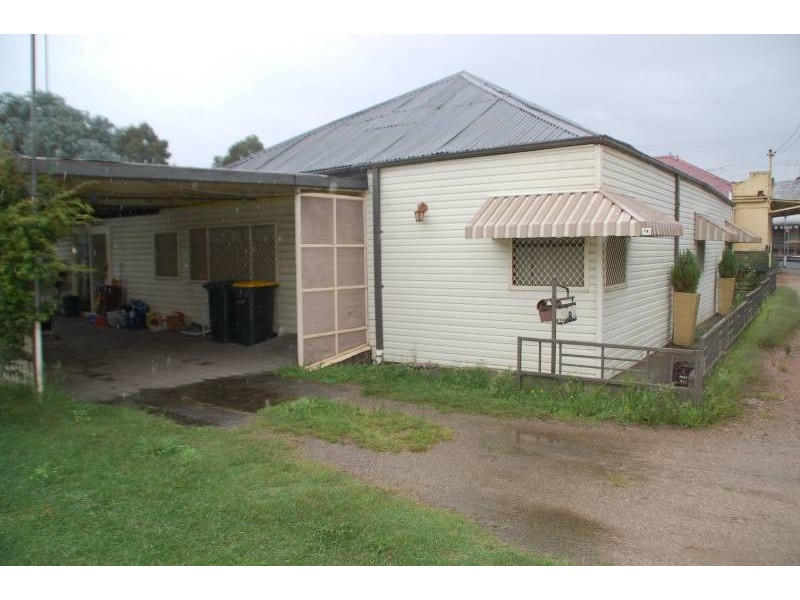 9 Vale Road, Bathurst NSW 2795