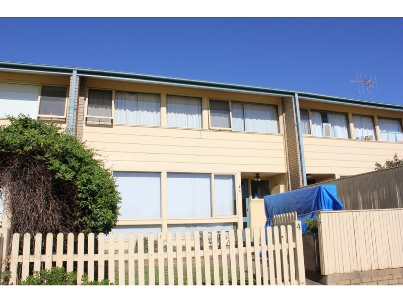 4 Middlemiss Place, Bathurst NSW 2795