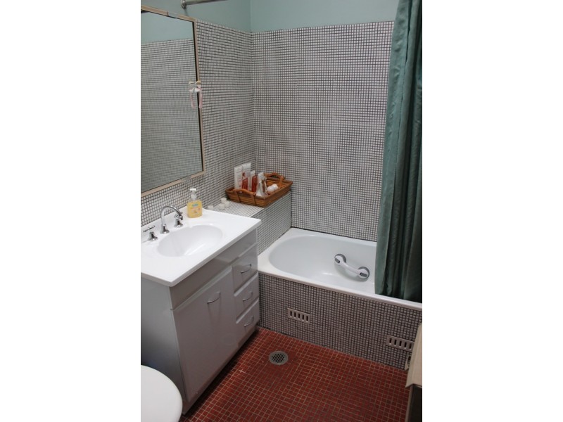 4 Middlemiss Place, Bathurst NSW 2795