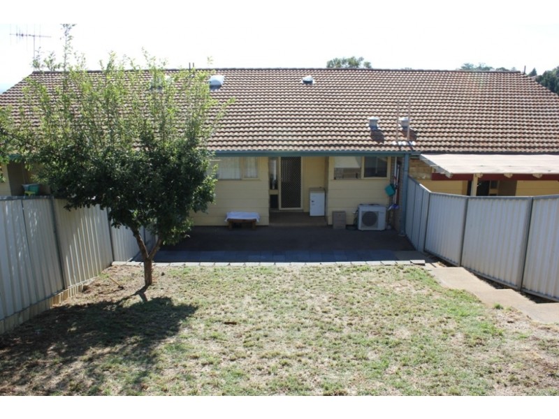 4 Middlemiss Place, Bathurst NSW 2795