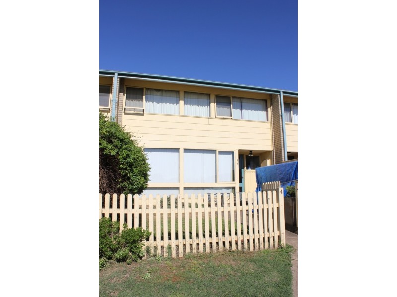 4 Middlemiss Place, Bathurst NSW 2795