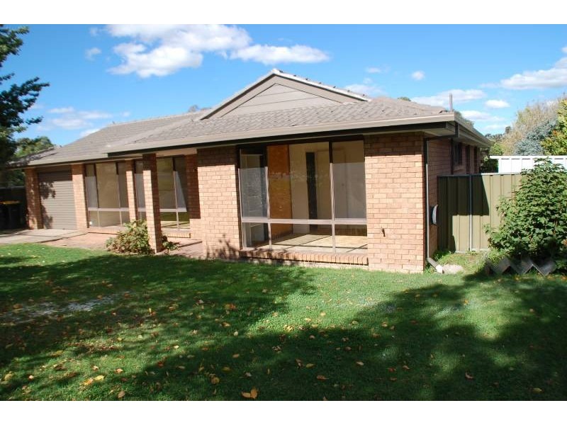 14 Scotford Place, Bathurst NSW 2795