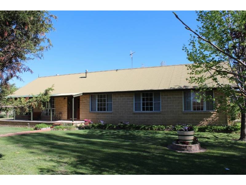 94 Stewart Street, Bathurst NSW 2795