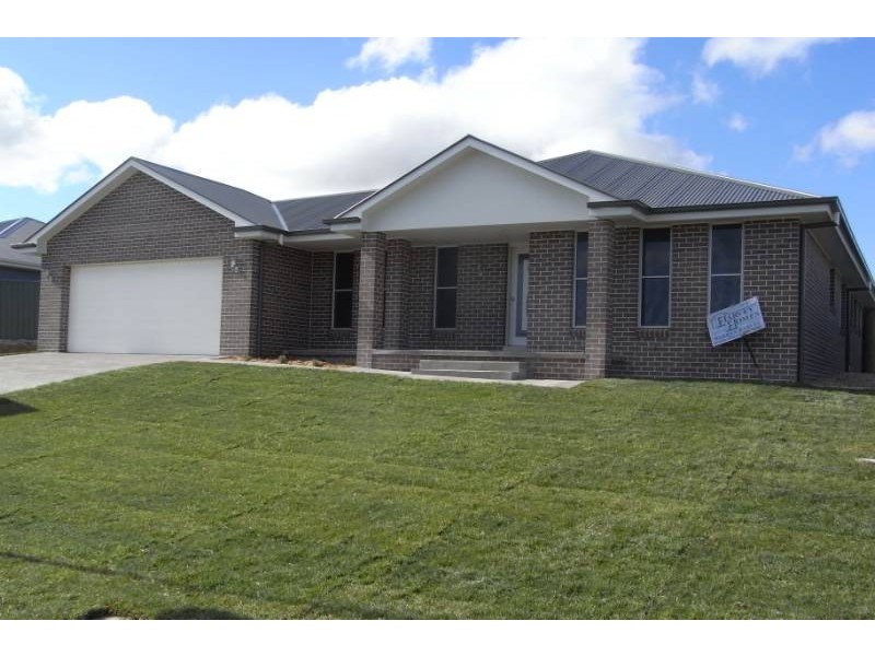 36 Westbourne Drive, Bathurst NSW 2795