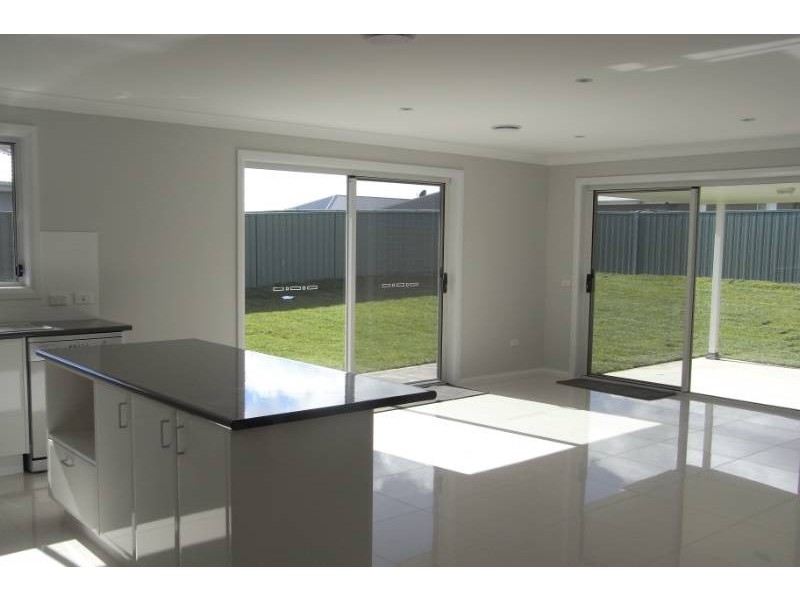 36 Westbourne Drive, Bathurst NSW 2795