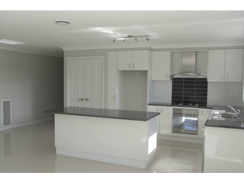 36 Westbourne Drive, Bathurst NSW 2795