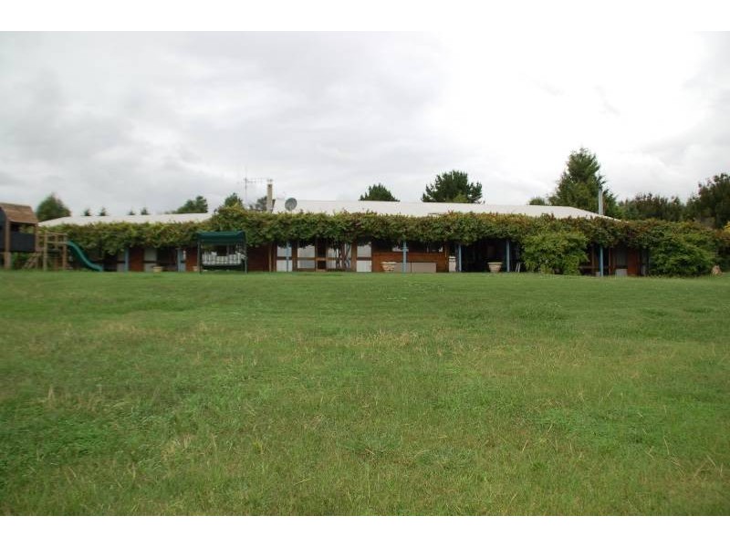 390 Laffing Waters Lane, Bathurst NSW 2795