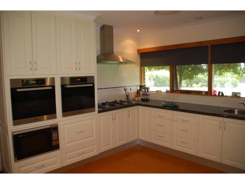 390 Laffing Waters Lane, Bathurst NSW 2795