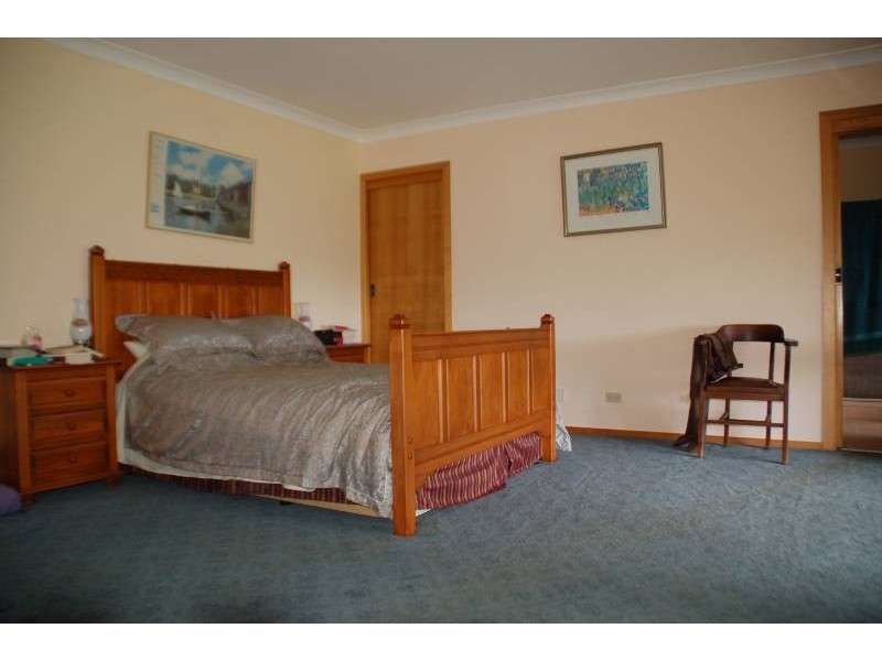 390 Laffing Waters Lane, Bathurst NSW 2795
