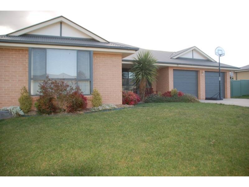23 Federation Drive, Bathurst NSW 2795