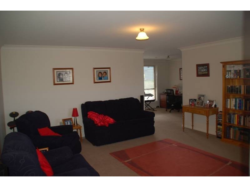 23 Federation Drive, Bathurst NSW 2795