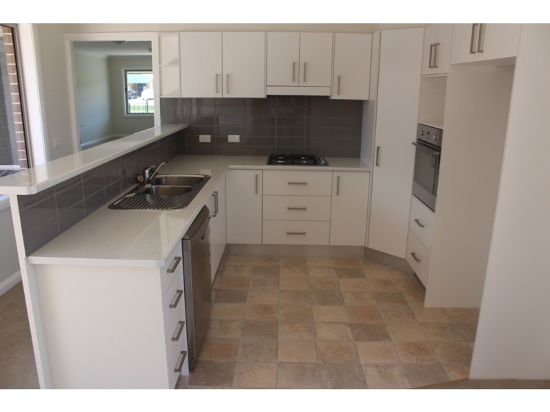 8/190 Gilmour Street, Bathurst NSW 2795