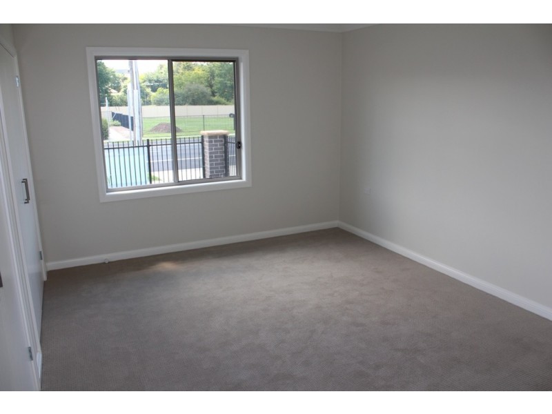 8/190 Gilmour Street, Bathurst NSW 2795